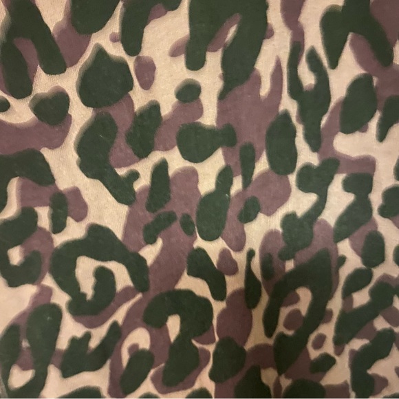 Pink Victoria Secret Animal Print Shirt Womens Size Large Purple Short Sleeve - Picture 4 of 7